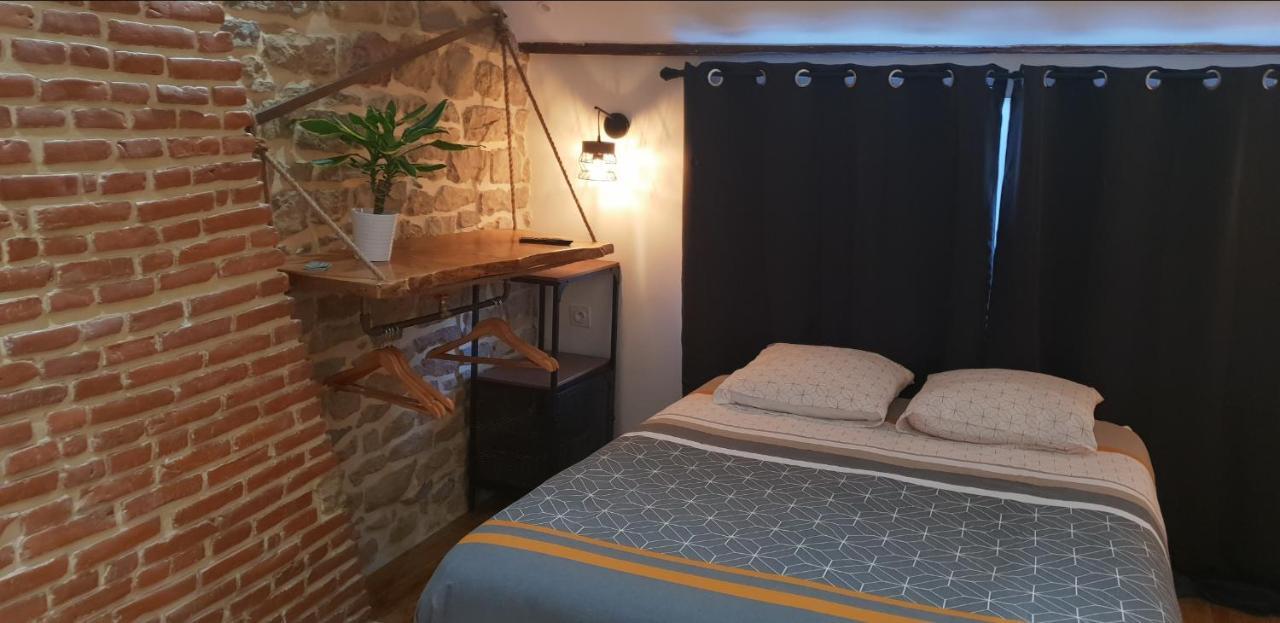 Appartamento Atypical Flat Charleville-Mézières Esterno foto