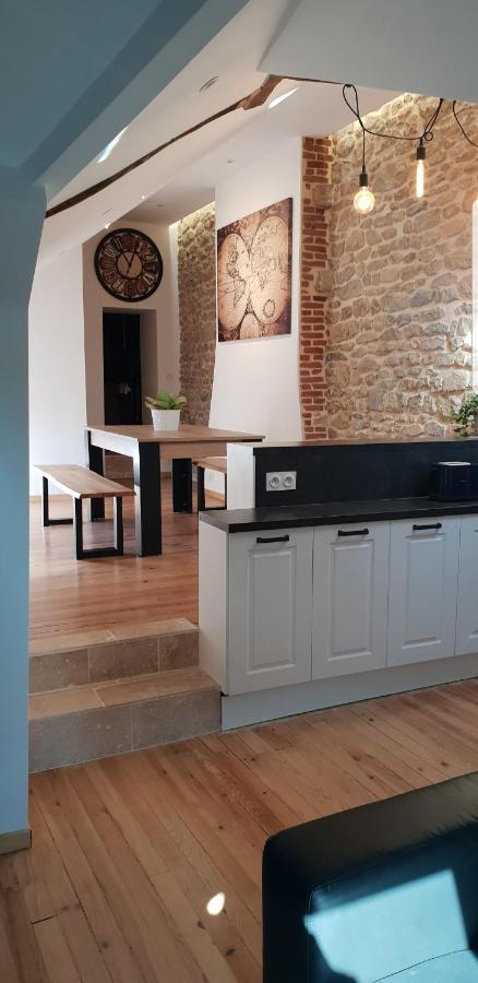 Appartamento Atypical Flat Charleville-Mézières Esterno foto